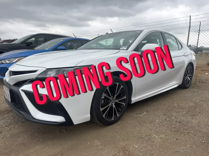 2024 Toyota Camry SE photo 1