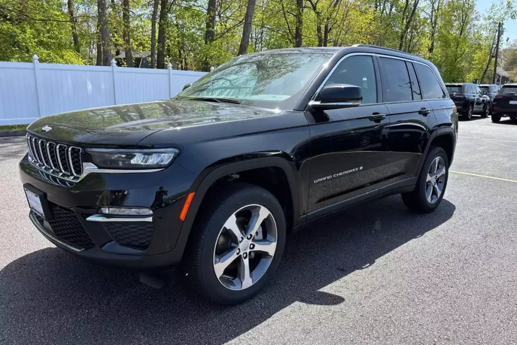 2025 Jeep Grand Cherokee Limited photo 1