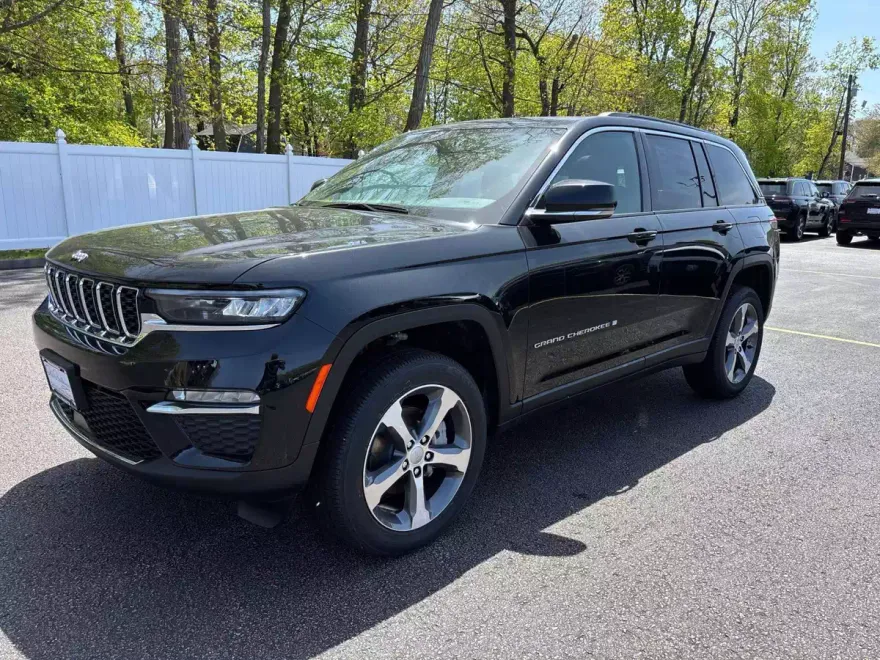 2025 Jeep Grand Cherokee Limited photo 1
