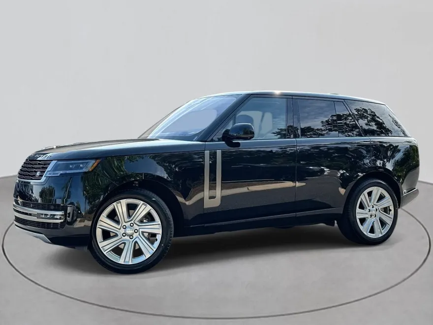 2023 Land Rover Range Rover SE photo 1