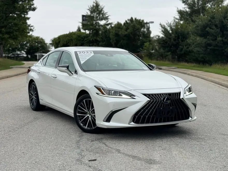 2022 Lexus ES 300h photo 1