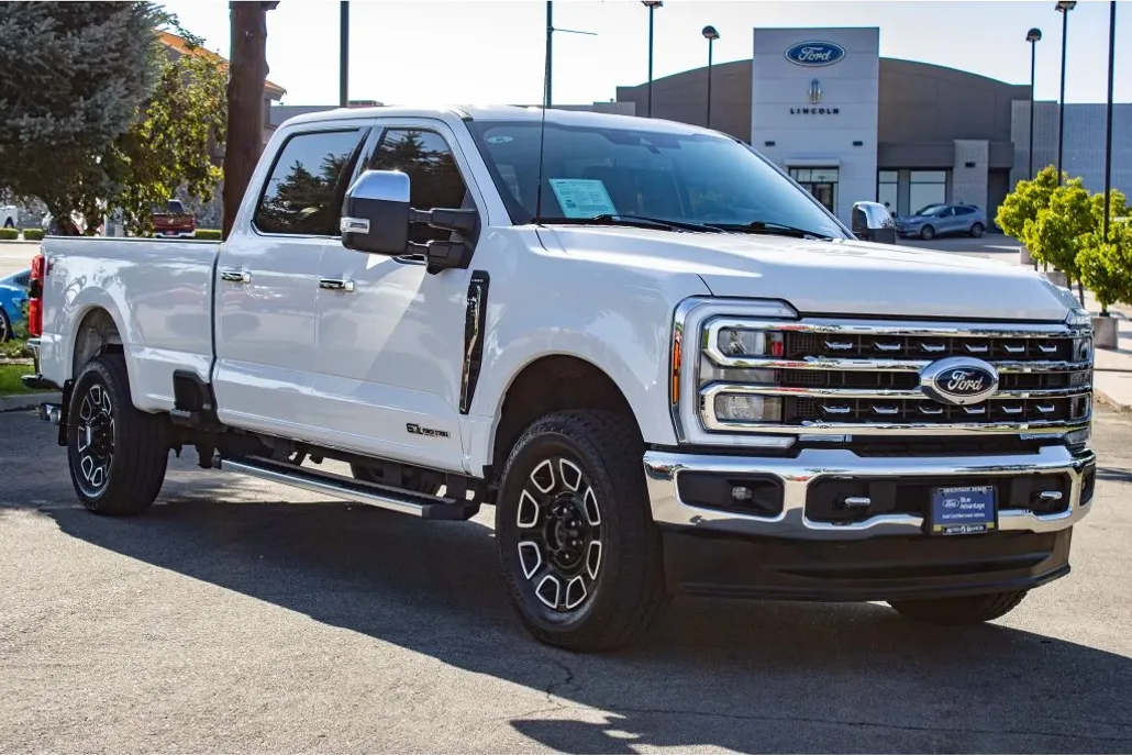 2024 Ford F-350 Lariat photo 1
