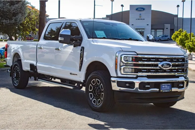 2024 Ford F-350 Lariat photo 1