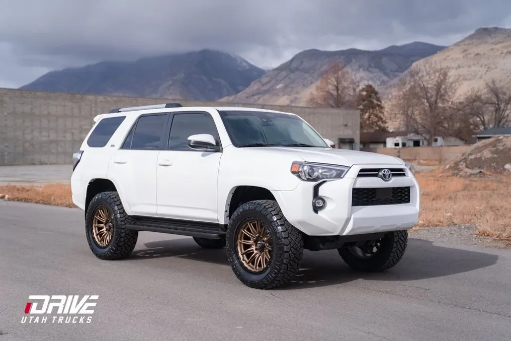 2022 Toyota 4Runner SR5 photo 1