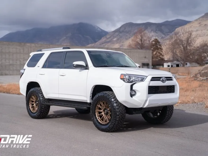 2022 Toyota 4Runner SR5 photo 1