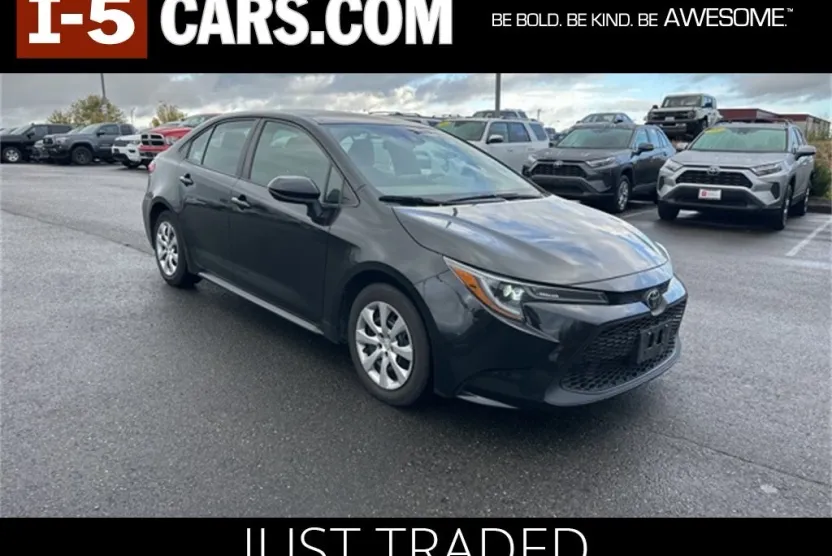 2022 Toyota Corolla LE photo 1