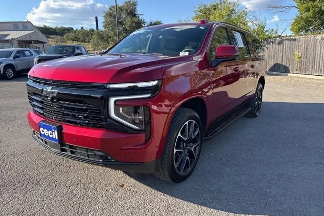 2025 Chevrolet Suburban RST photo 1