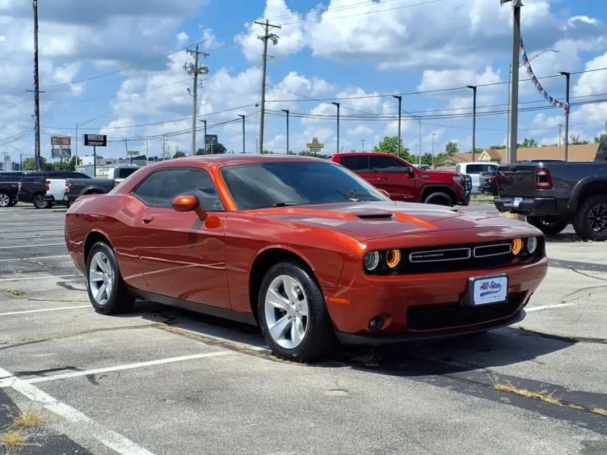 2021 Dodge Challenger SXT photo 1
