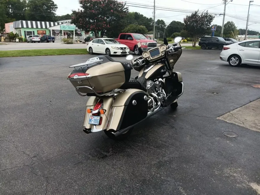 2019 Indian Motorcycle Chief Roadmaster photo 1
