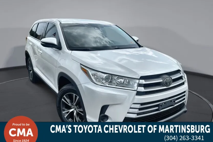 2019 Toyota Highlander LE photo 1