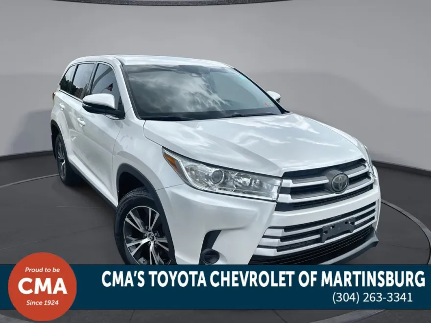 2019 Toyota Highlander LE photo 1