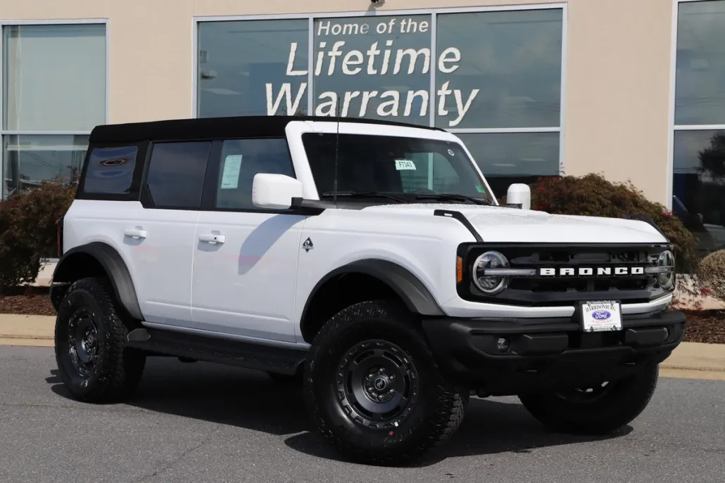 2025 Ford Bronco Outer Banks photo 1