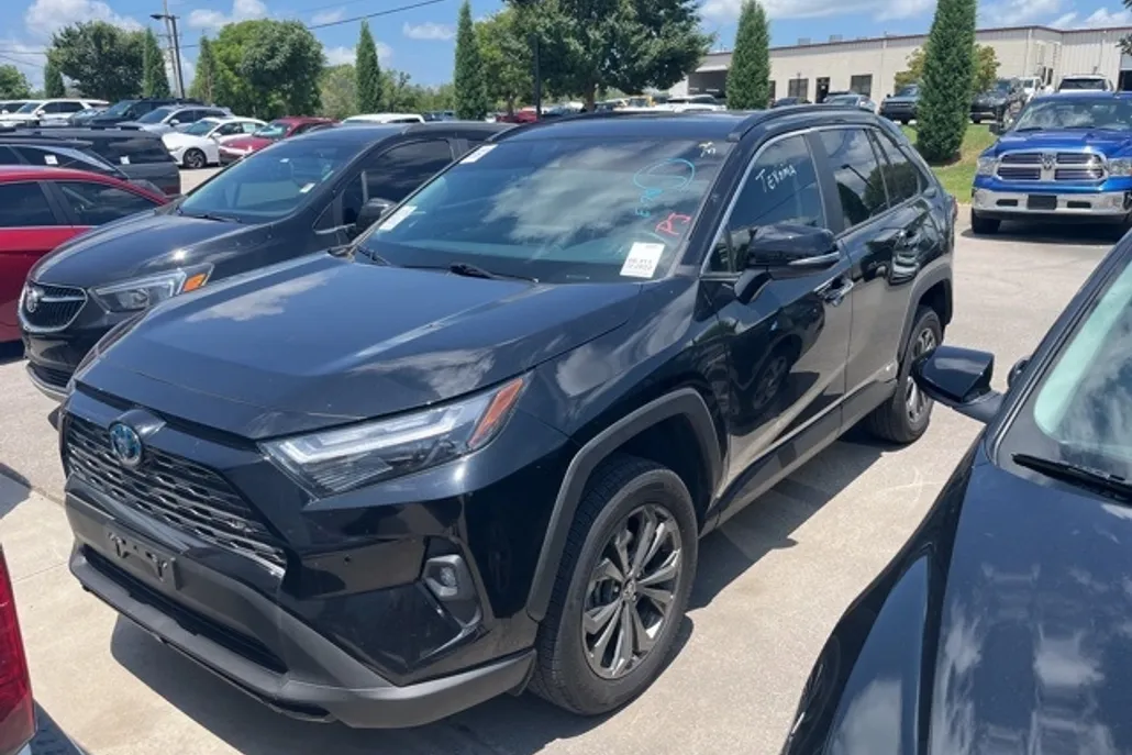 2022 Toyota RAV4 Hybrid Limited photo 1