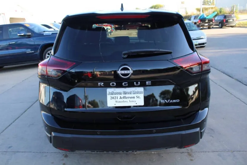 2024 Nissan Rogue SV photo 1