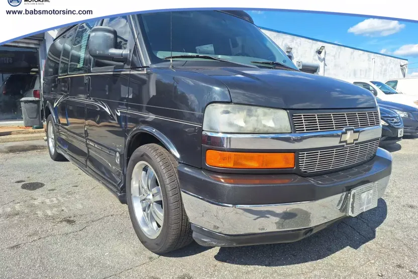 2005 Chevrolet Express 1500 Cargo Van photo 1