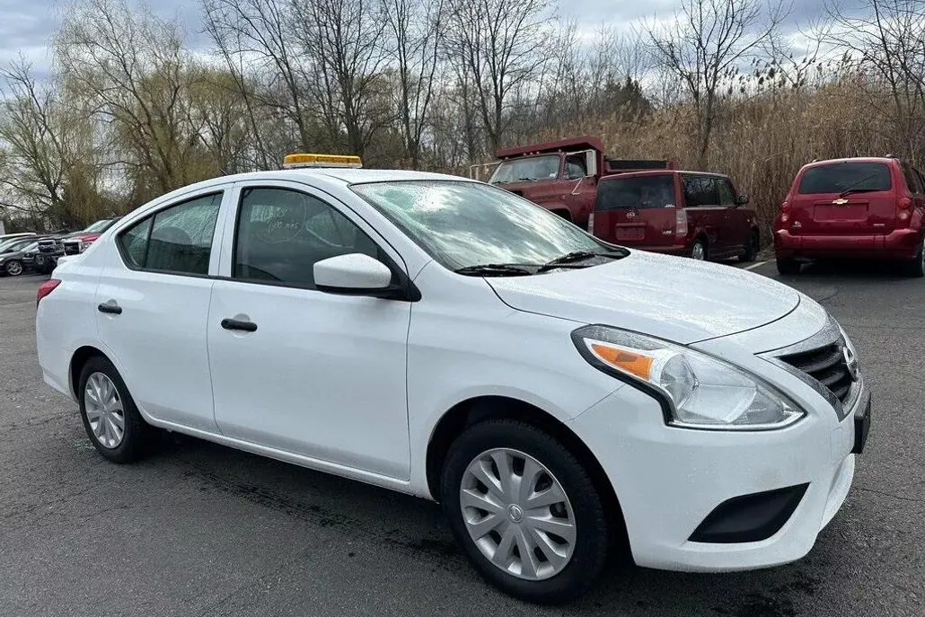 2016 Nissan Versa 1.6 Plus photo 1