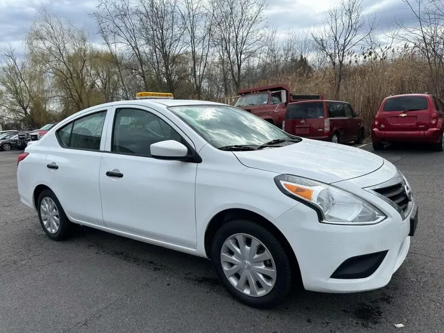 2016 Nissan Versa 1.6 Plus photo 1