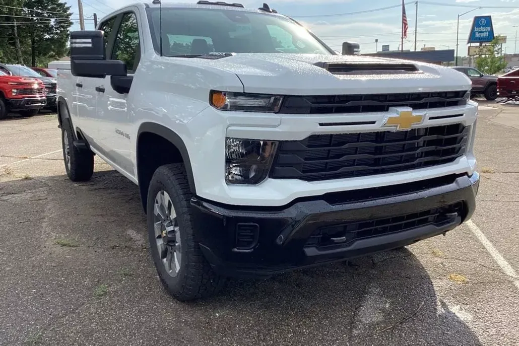 2025 Chevrolet Silverado 2500HD Custom photo 1