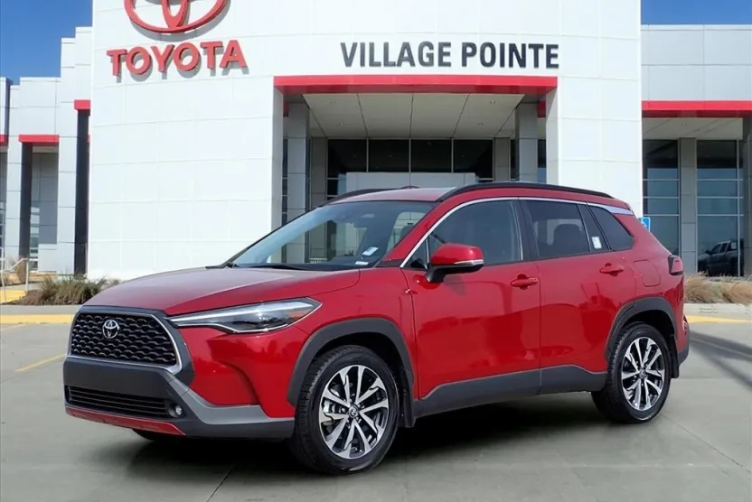 2022 Toyota Corolla Cross XLE photo 1