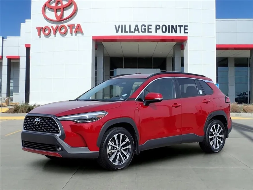 2022 Toyota Corolla Cross XLE photo 1