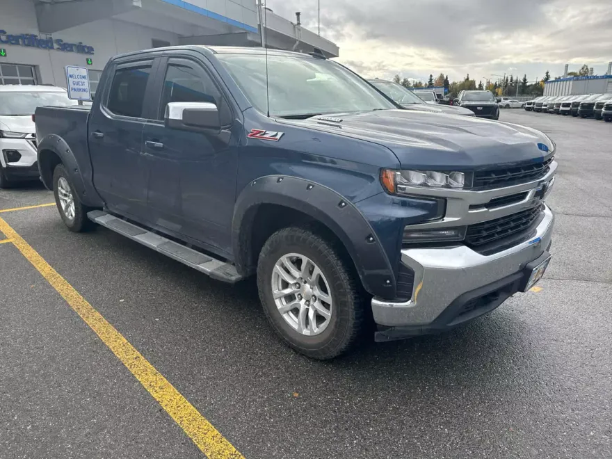 2021 Chevrolet Silverado 1500 LT photo 2