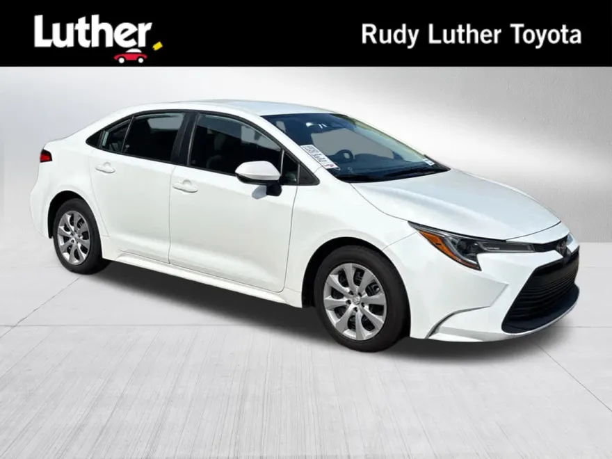 2024 Toyota Corolla LE photo 1