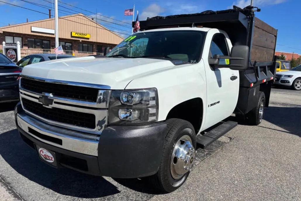 2009 Chevrolet Silverado LS photo 1