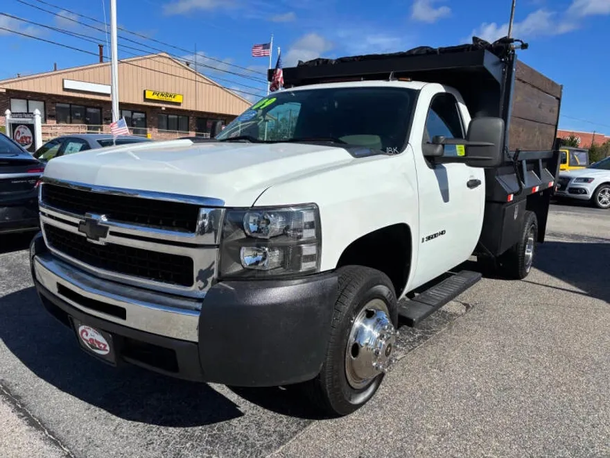 2009 Chevrolet Silverado LS photo 1