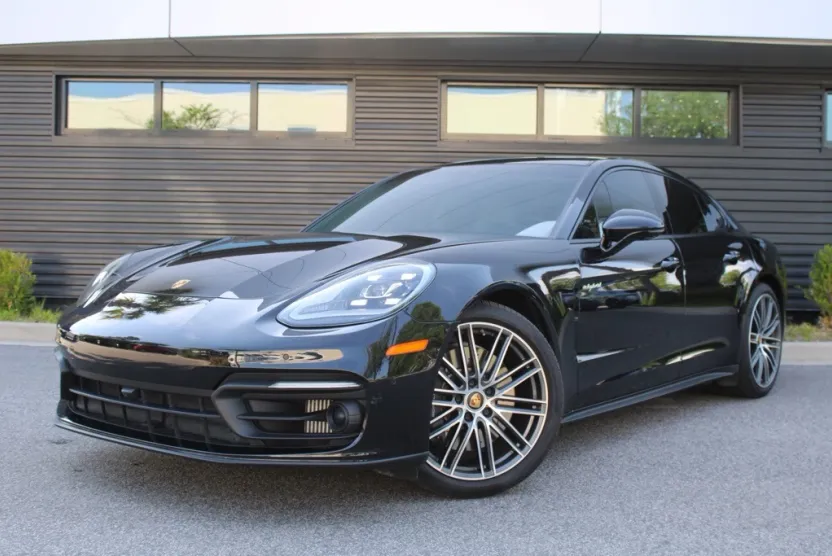 2023 Porsche Panamera E-Hybrid 4 photo 1