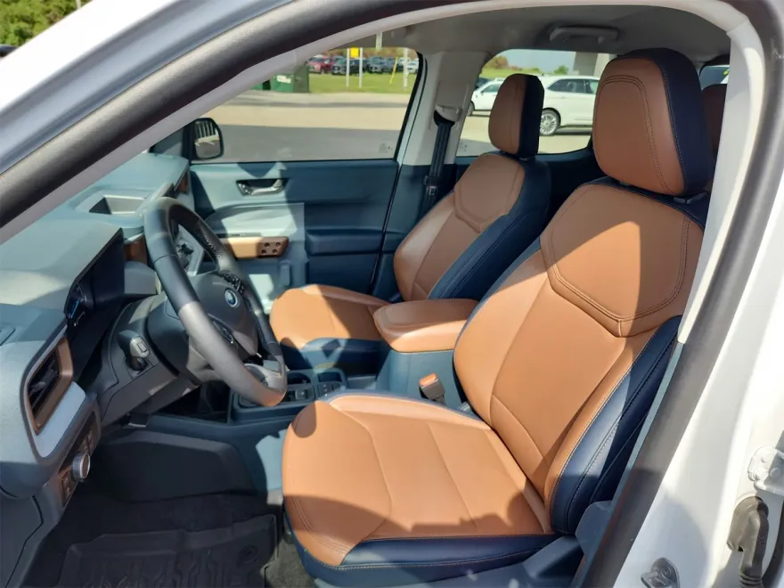 2023 Ford Maverick Lariat photo 1