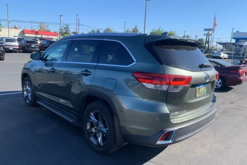 2019 Toyota Highlander Limited Platinum photo 1