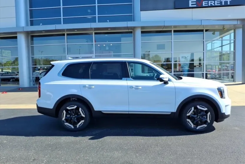 2025 Kia Telluride S photo 1