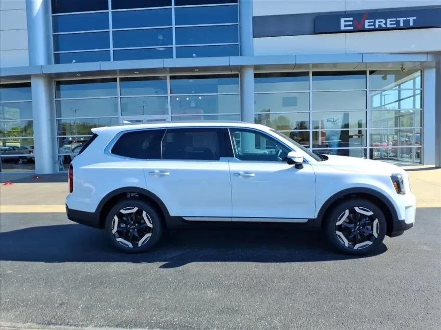 2025 Kia Telluride S photo 1
