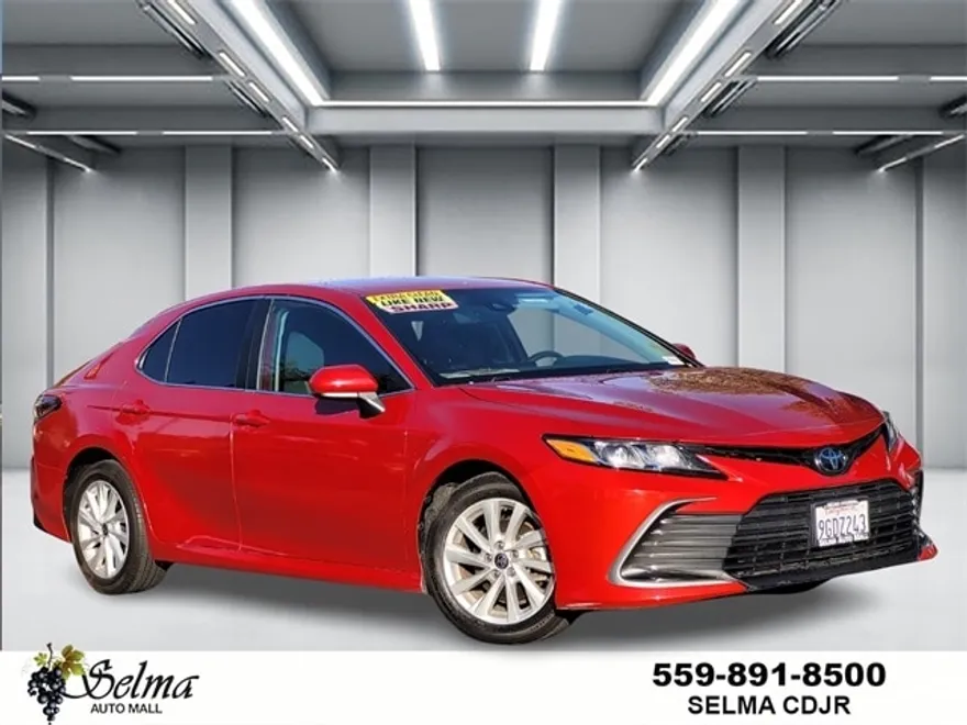 2023 Toyota Camry LE photo 1