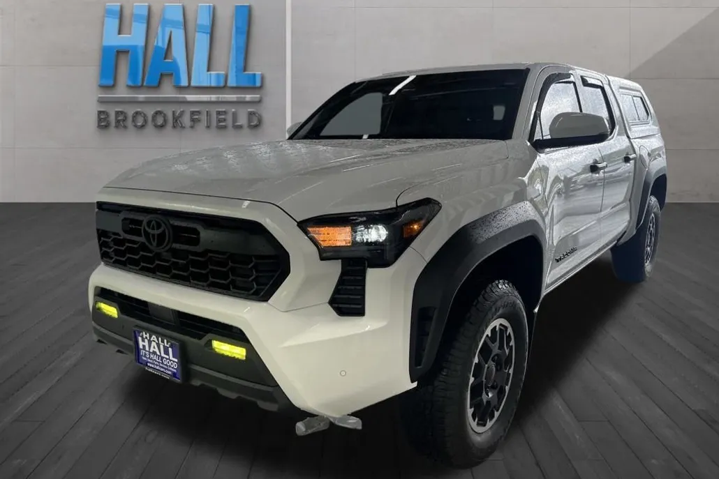 2024 Toyota Tacoma TRD Off-Road photo 1
