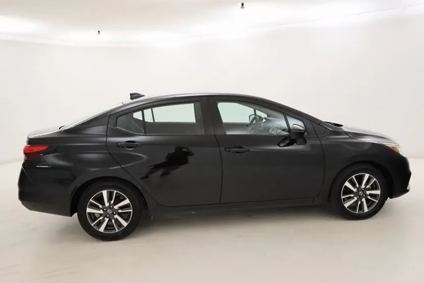 2021 Nissan Versa 1.6 SV photo 1