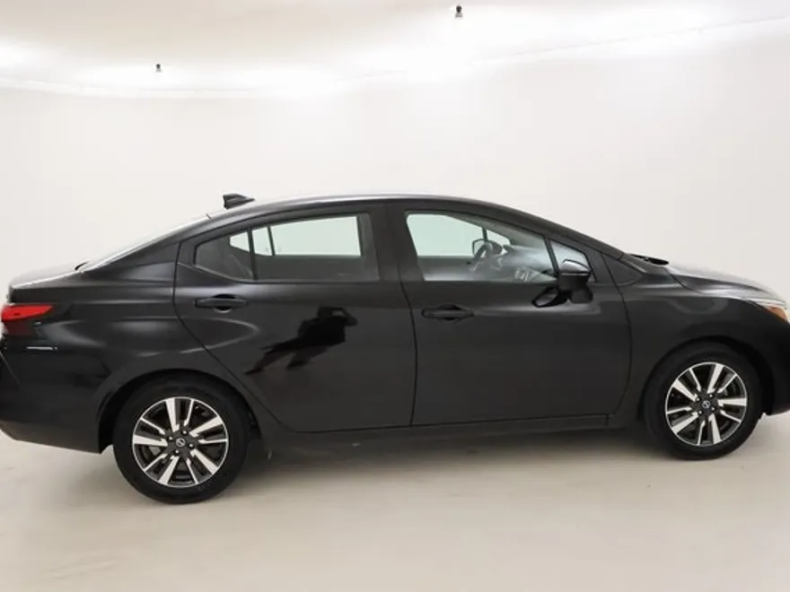 2021 Nissan Versa 1.6 SV photo 1