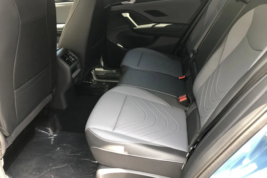 2025 Volkswagen Tiguan SE photo 1
