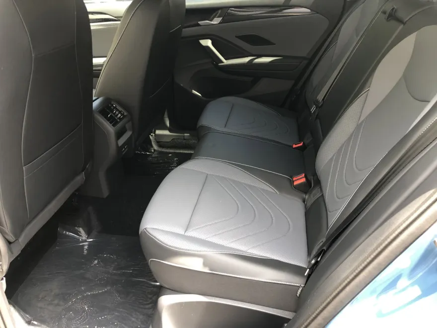 2025 Volkswagen Tiguan SE photo 1