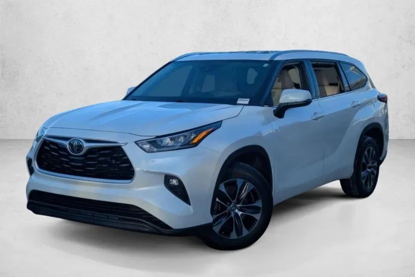 2020 Toyota Highlander XLE photo 1