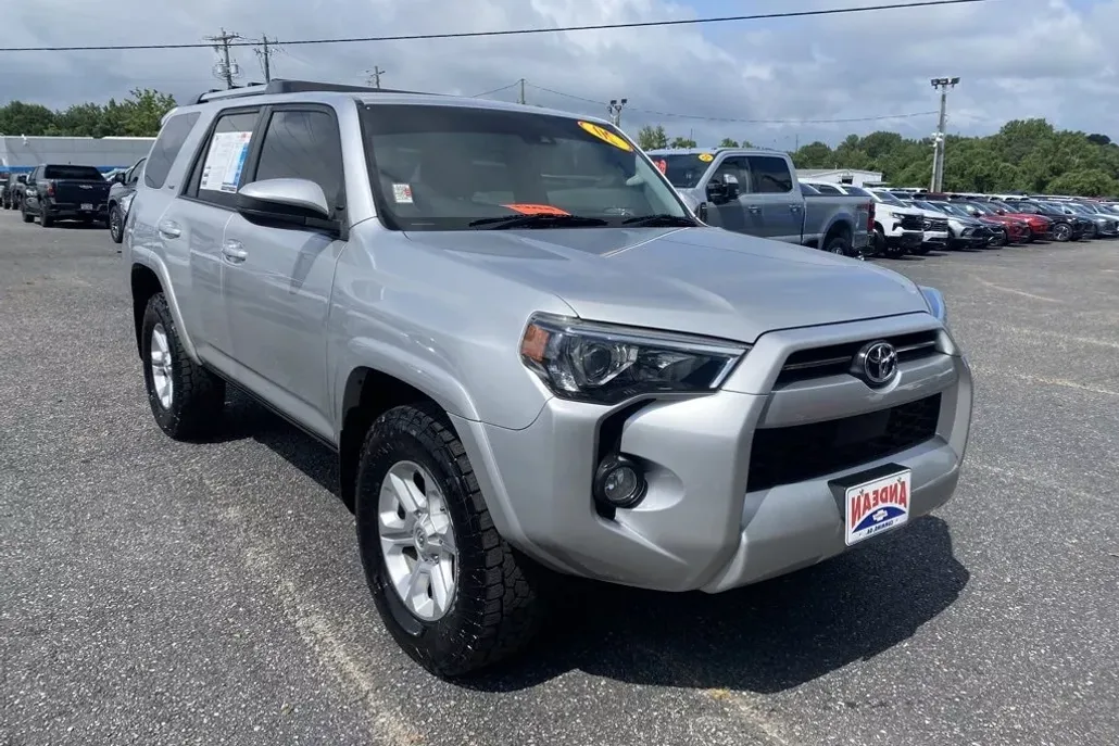 2020 Toyota 4Runner SR5 photo 1