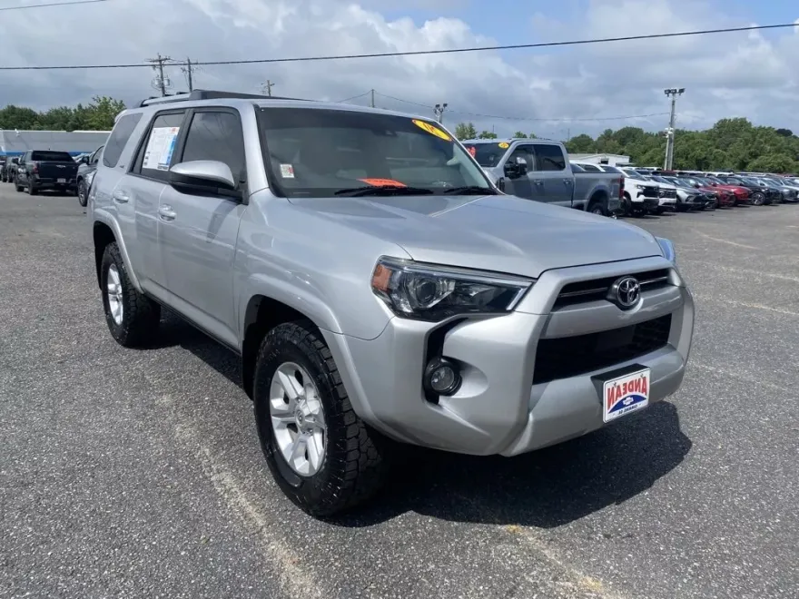 2020 Toyota 4Runner SR5 photo 1