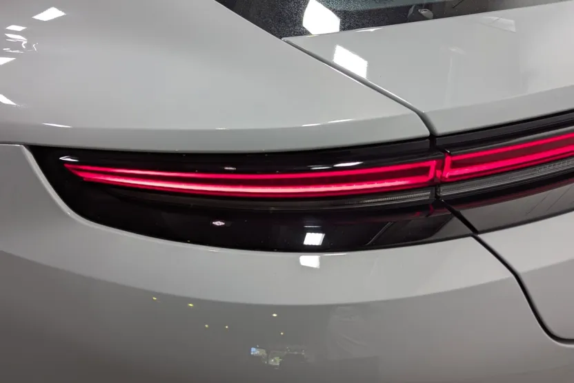 2025 Porsche Panamera 4 photo 1