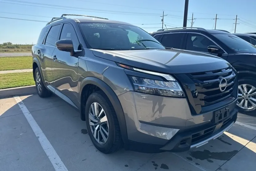 2024 Nissan Pathfinder SL photo 1