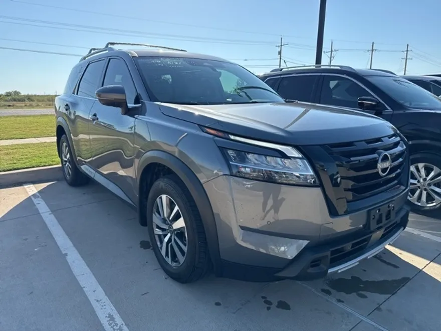 2024 Nissan Pathfinder SL photo 1