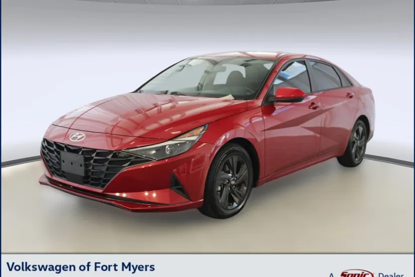2022 Hyundai Elantra SEL Convenience photo 1