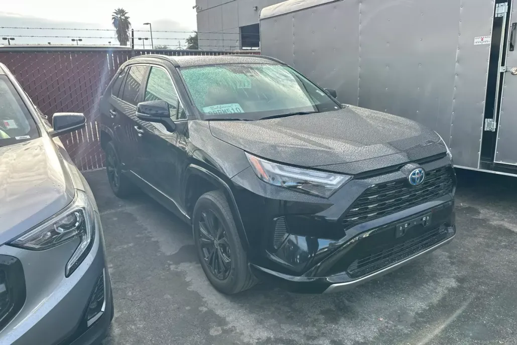 2022 Toyota RAV4 Hybrid SE photo 1