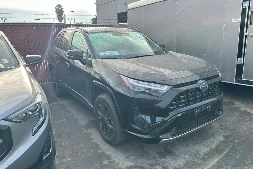 2022 Toyota RAV4 Hybrid SE photo 1