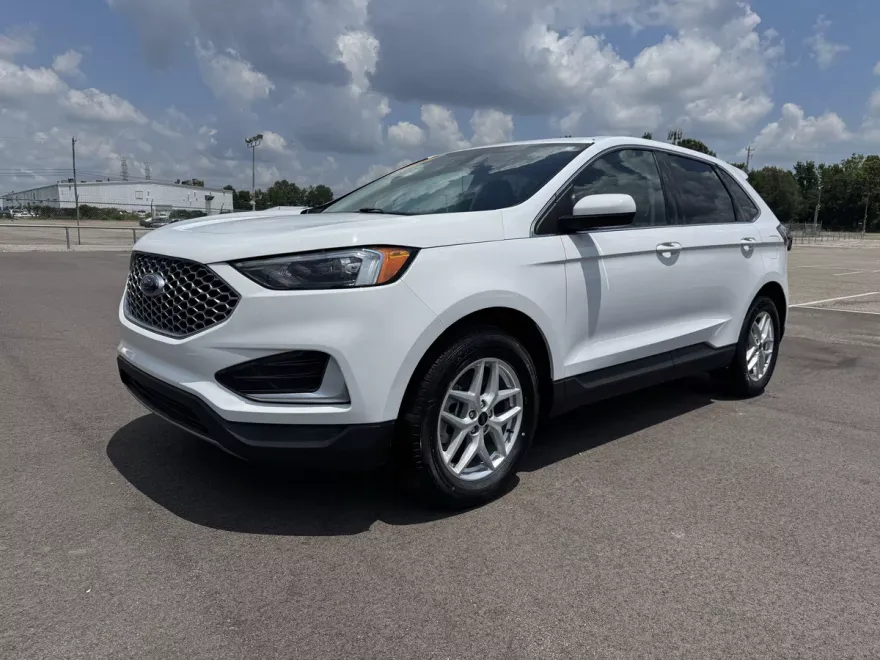 2023 Ford Edge SEL photo 1