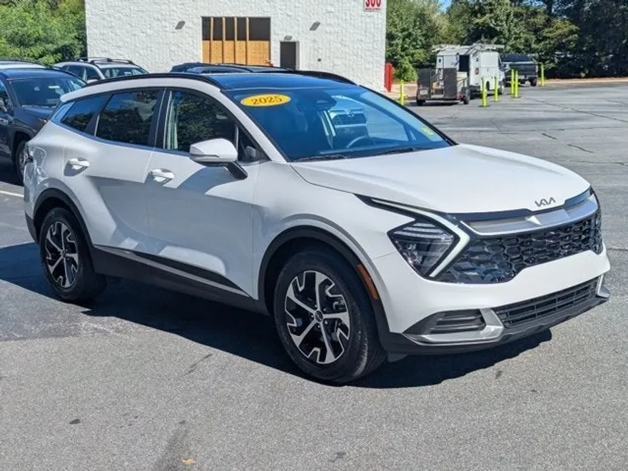 2025 Kia Sportage EX photo 1